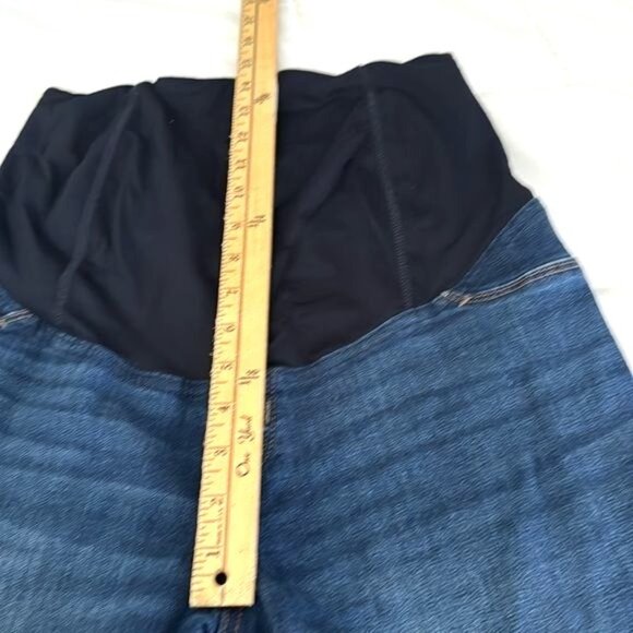 Isabel Maternity By Ingrid & Isabel Bermuda Shorts Size 6/28 Denim & Cotton Blen - Picture 6 of 8